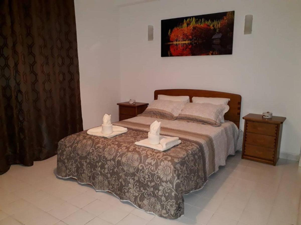 Ferienwohnung Apartamento T1 Com Piscina, Em Montechoro, Albufeira, Algarve Exterior foto