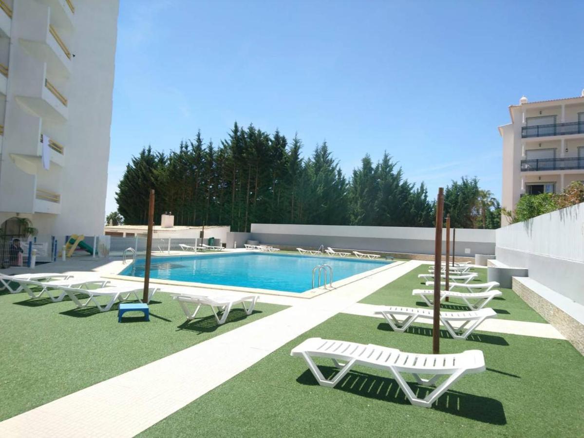 Ferienwohnung Apartamento T1 Com Piscina, Em Montechoro, Albufeira, Algarve Exterior foto